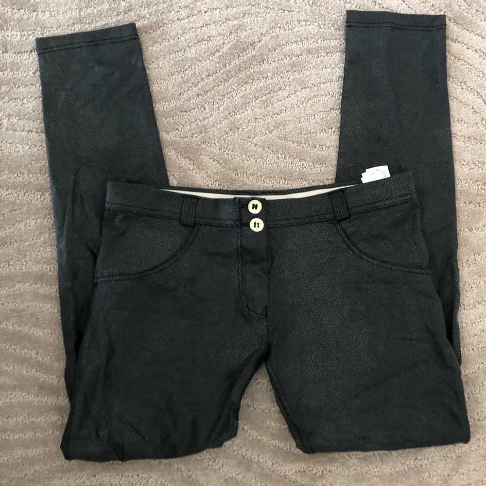 BNWT WR.UP Freddy Skinny-Straight Snakeskin Jeans